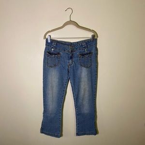 APOLLO JEANS Denim Capris.  Please note that these are Capri jeans..Thank you!!!